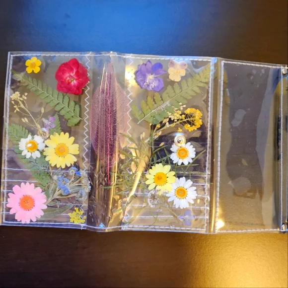 Artisan Floral Tri Fold wallet - Picture 3 of 4